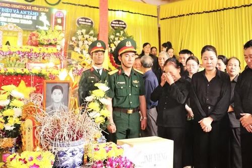 Lễ truy điệu và an táng hài cốt Anh hùng Lực lượng vũ trang nhân dân, liệt sĩ Nguyễn Sông Thao tại quê nhà