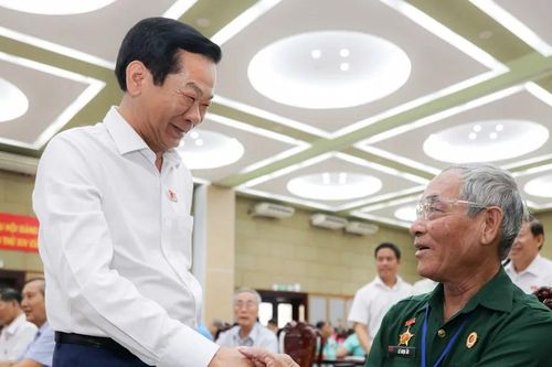 Cử tri vùng ven TPHCM kiến nghị tháo gỡ vướng mắc đất đai, hỗ trợ hộ kinh doanh