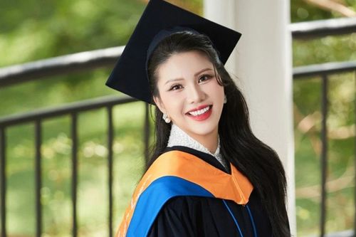 Hoa hậu Loan Vương nhận 2 bằng thạc sĩ trong vòng 6 tháng