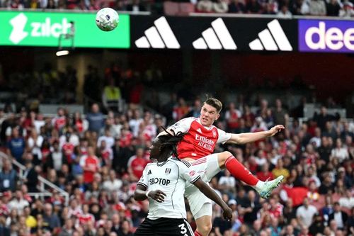 Cuộc đua vô địch Ngoại hạng Anh: Arsenal lợi thế hơn Man City