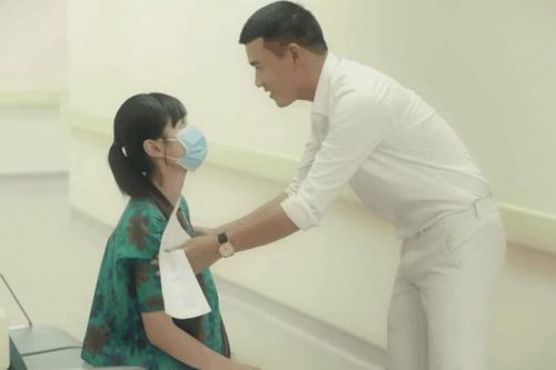 Bước chân vào đời tập 34: Hưng nhận làm bố của con Trang