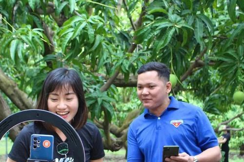 Đưa bản làng thành trung tâm quảng bá nông sản trực tiếp