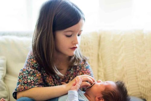 Áp lực con gái cả