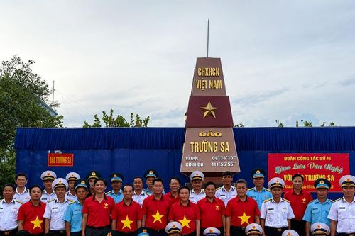 Đoàn đại biểu Nghệ An hoàn thành chuyến thăm Trường Sa, Nhà giàn DK1 đầy ý nghĩa