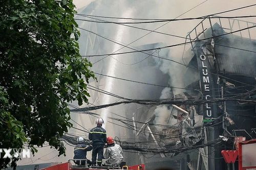 Cận cảnh hiện trường vụ cháy nhà hàng tại Từ Liêm