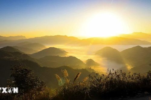 Đến Điện Biên để chạm vào 'biển mây bồng bềnh' Keo Lôm