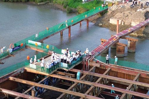 TP Hồ Chí Minh: Cầu đi bộ qua sông Sài Gòn tăng tốc về đích dịp 2/9