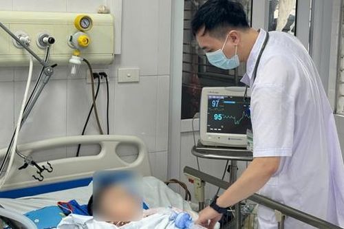 Bác sĩ cảnh báo biến chứng nguy hiểm từ thủy đậu ở trẻ em