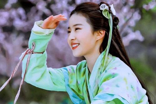 Không chỉ có Lưu Diệc Phi, điểm danh những mỹ nhân cổ trang khiến cõi mạng 'phát sốt'