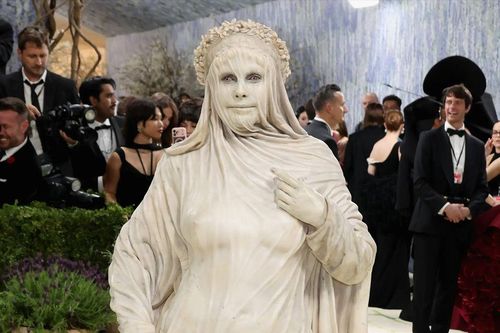 Siêu mẫu Heidi Klum tiết lộ điều lo lắng đằng sau trang phục gây sốt tại Met Gala 2026