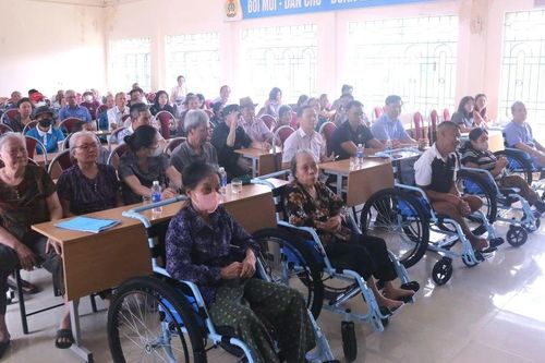 Trao tặng 520 xe lăn cho người khuyết tật trên địa bàn tỉnh