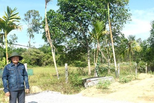 Hiến đất mở đường xây dựng quê hương