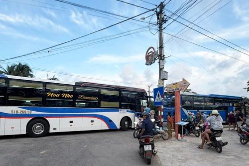 Cần xử lý nghiêm xe khách dừng đỗ, đón trả khách trái quy định