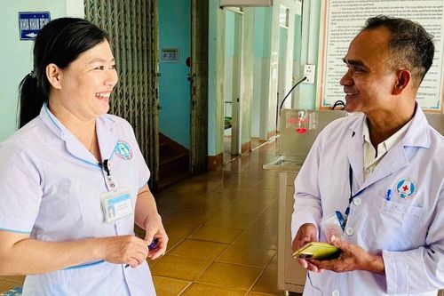 Những 'chiến sĩ áo trắng' thầm lặng