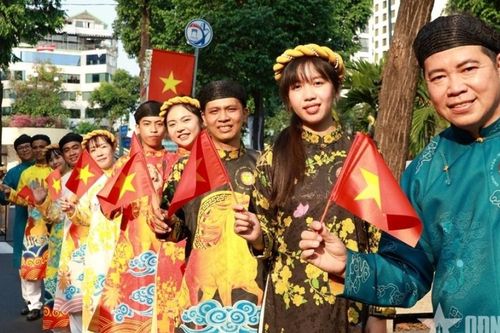 Giữ gốc văn hóa trong người trẻ trước vòng xoáy toàn cầu