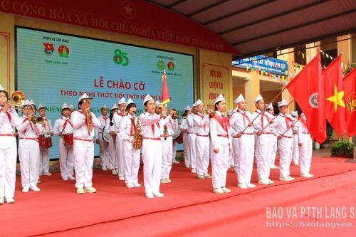 Hơn 1.400 đội viên tham gia Lễ chào cờ theo Nghi thức Đội