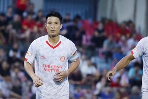 Bùi Tiến Dũng lập cú đúp giúp Thể Công Viettel hạ Hà Tĩnh 2-0 để bám đuổi ngôi đầu V-League