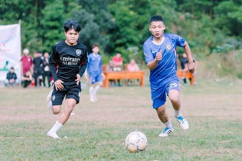 'Thắp lửa' đam mê bóng đá nơi vùng biên