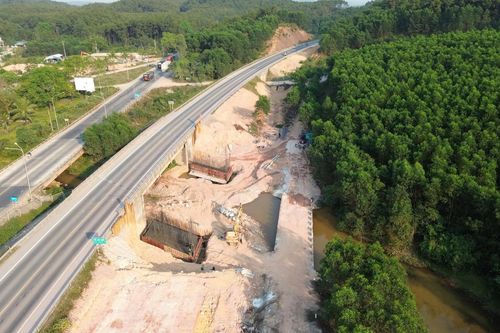 Quản chặt tiến độ nhà thầu chậm tiến độ thi công mở rộng cao tốc Cam Lộ - La Sơn