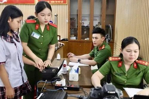 Công an TP Hồ Chí Minh tăng tốc cấp căn cước cho học sinh kịp kỳ thi