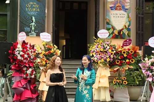 Tình yêu quê hương qua triển lãm tranh 'Cuộc sống tươi đẹp'