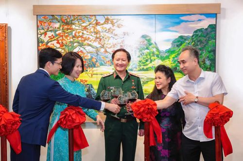 Nhà giáo - Họa sĩ Nguyễn Thị Thúy Hường kể chuyện quê hương, đất nước bằng hội họa