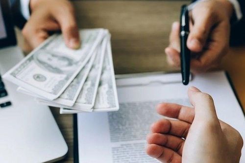 Vay tiền đầu tư thua lỗ, cô giáo bị cuốn vào vòng xoáy tín dụng đen, chấp nhận làm mọi việc để được trừ nợ