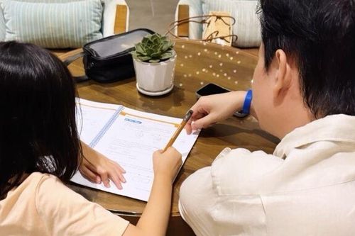 Sướng như Hoa hậu Đặng Thu Thảo, có chồng đại gia chăm con cho vợ chơi Lễ, ái nữ ngày càng ra dáng tiểu thư hào môn