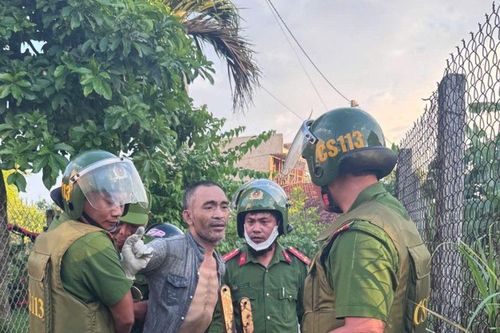 Bắt giữ đối tượng nghi 'ngáo đá' mang hung khí đi qua nhiều tuyến đường khiến người dân hoảng sợ
