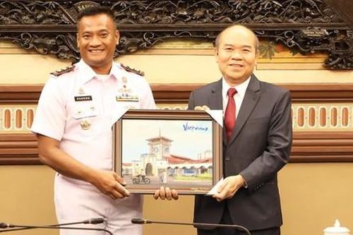 Tàu Hải quân Indonesia thăm hữu nghị và giao lưu tại TP.HCM