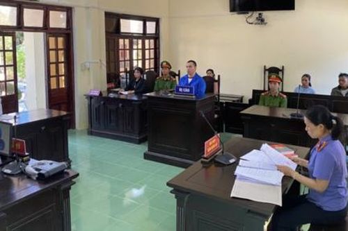 Tuyên án đối tượng rủ bạn gái về nhà 'qua đêm' không được, liền đánh đập và cướp tài sản
