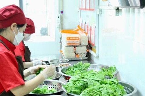 Phường Phú Thượng đẩy mạnh chuẩn hóa bếp ăn trường học vì an toàn của học sinh