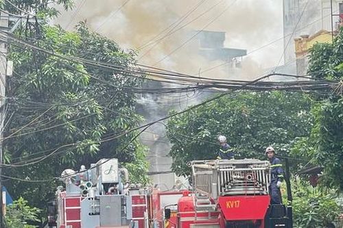 Cháy lớn trên đường Phú Mỹ, Hà Nội