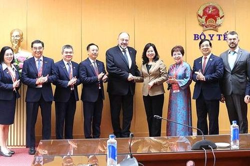 Bộ trưởng Bộ Y tế Đào Hồng Lan tiếp, làm việc với Chủ tịch Liên đoàn Nha khoa Thế giới