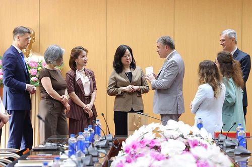 Tăng cường hợp tác quốc tế, thúc đẩy phát triển công nghiệp dược Việt Nam