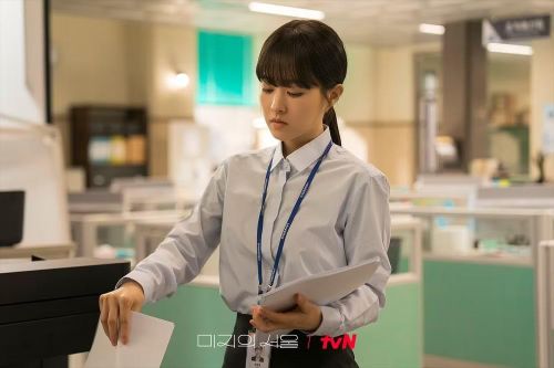 Đi làm mà bị 'bơ' từ tin nhắn đến họp hành: Bạn có đang bị bắt nạt công sở?
