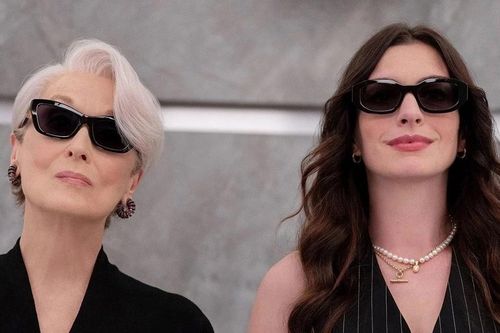 The Devil Wears Prada 2: Luôn nỗ lực để rực rỡ, dẫu thế giới xung quanh có lụi tàn