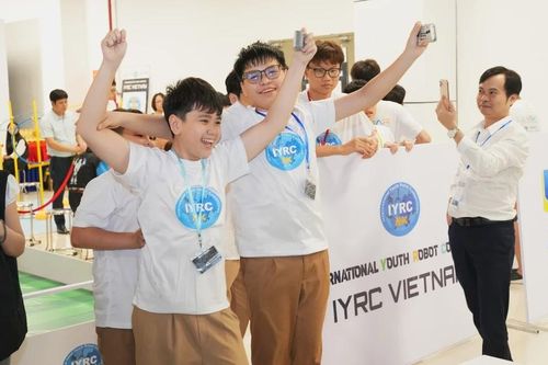 Giải Vô địch IYRC Việt Nam: Ấn tượng từ dự án thiết kế sáng tạo đến Robot đá bóng
