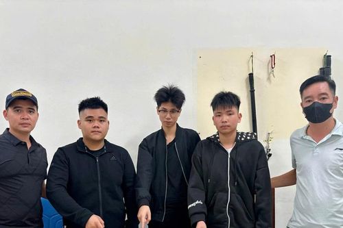 Đi xe không biển kiểm soát, nhóm đối tượng bị 141 phát hiện tàng trữ hung khí 'nóng'