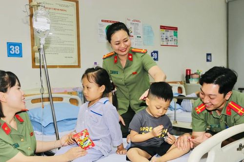 Đong đầy yêu thương gửi tới bệnh nhi có hoàn cảnh khó khăn