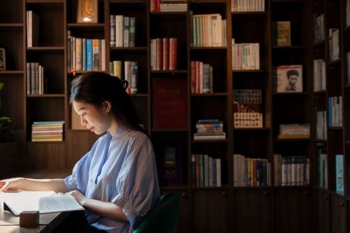 Nhiều người 'ngó lơ', tại sao vẫn cần bảng xếp hạng sách bán chạy?