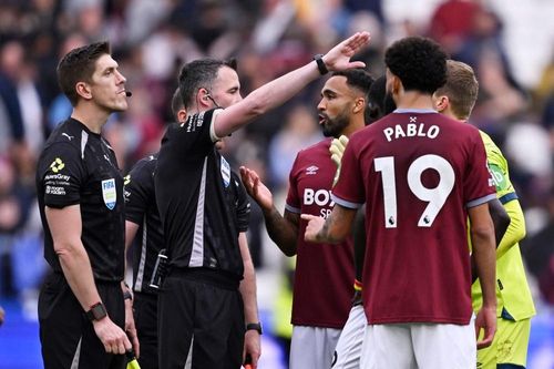 West Ham nổi giận vì bàn thua trước Arsenal
