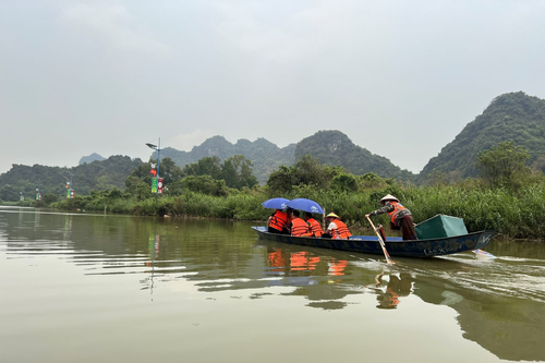'Hạt sạn' ở chùa Hương