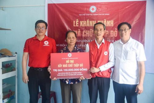 Gần 700 triệu đồng hỗ trợ người dân, học sinh khó khăn tại xã Thượng Đức