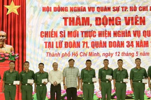 TPHCM: Động viên chiến sĩ mới tại các đơn vị huấn luyện