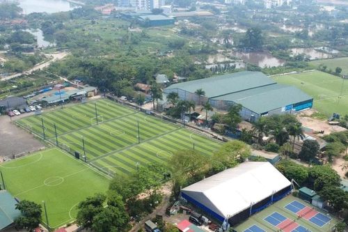 Công viên Chu Văn An dang dở, đất vàng 'hái ra tiền' từ sân bóng, pickleball