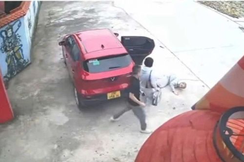 Xót xa về hoàn cảnh cụ ông bị bỏ lại trước chùa Đồng ở Hải Phòng