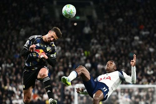 Tottenham lại 'lún thêm một bước' trong cuộc chiến trụ hạng
