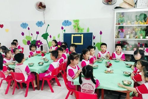 Chống nóng trường học giữa cao điểm ôn thi