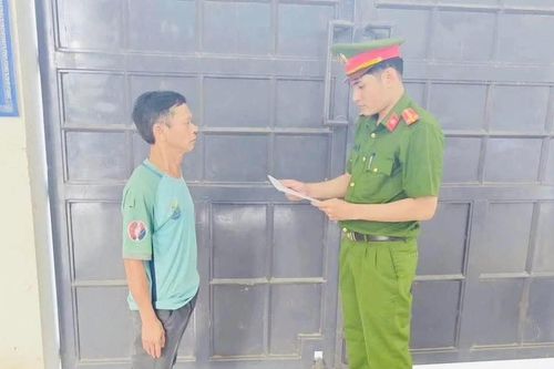 Bắt nhanh kẻ trộm xe máy trước cửa trụ sở công an